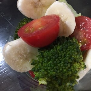 バナナ入り生野菜サラダ